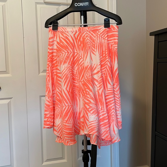 This gorgeous neon pink skirt is perfect for summer festivals - Picture 1 of 1